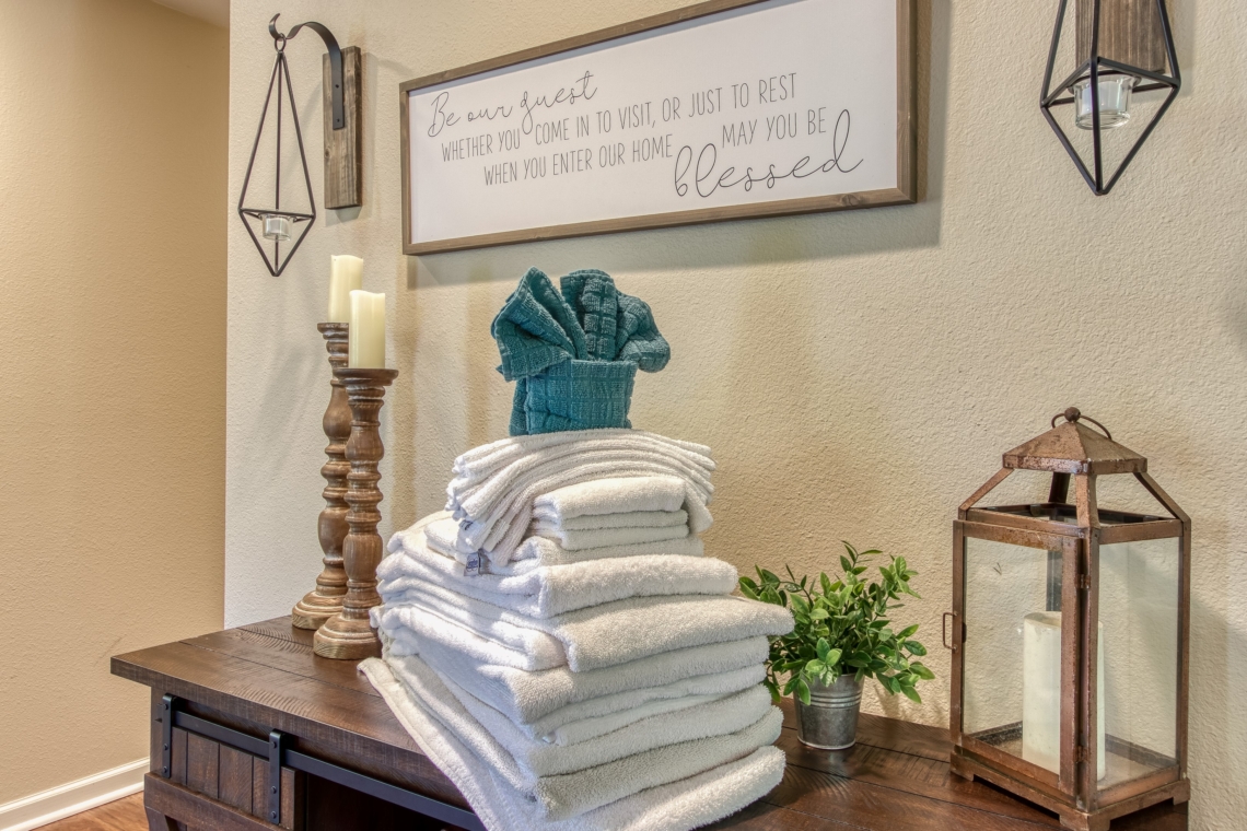 Deer & Doe by HoneyBearCabins